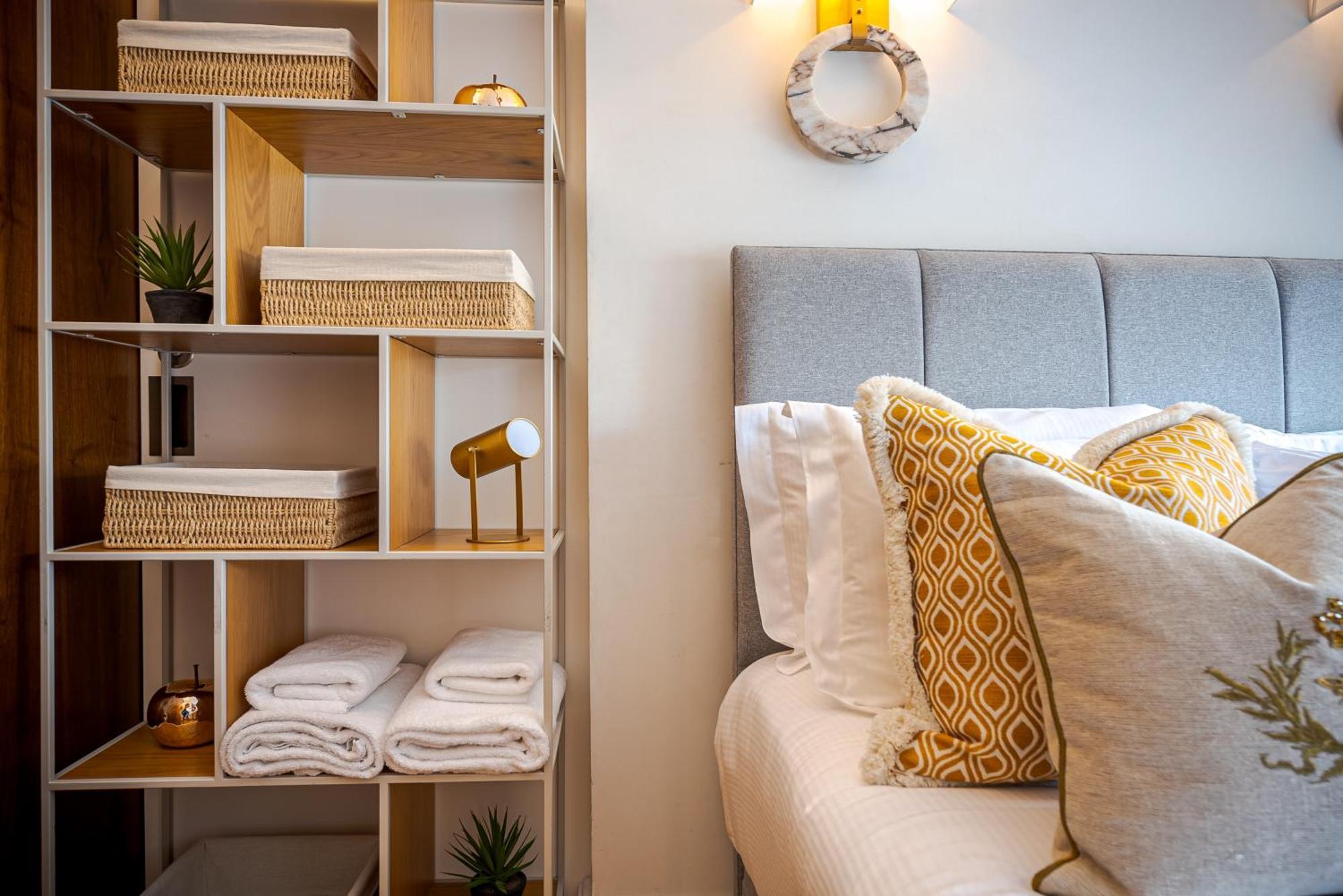 Modern Knightsbridge Apartment With Balcony Overlooking Harrods Prime Location Londra Esterno foto