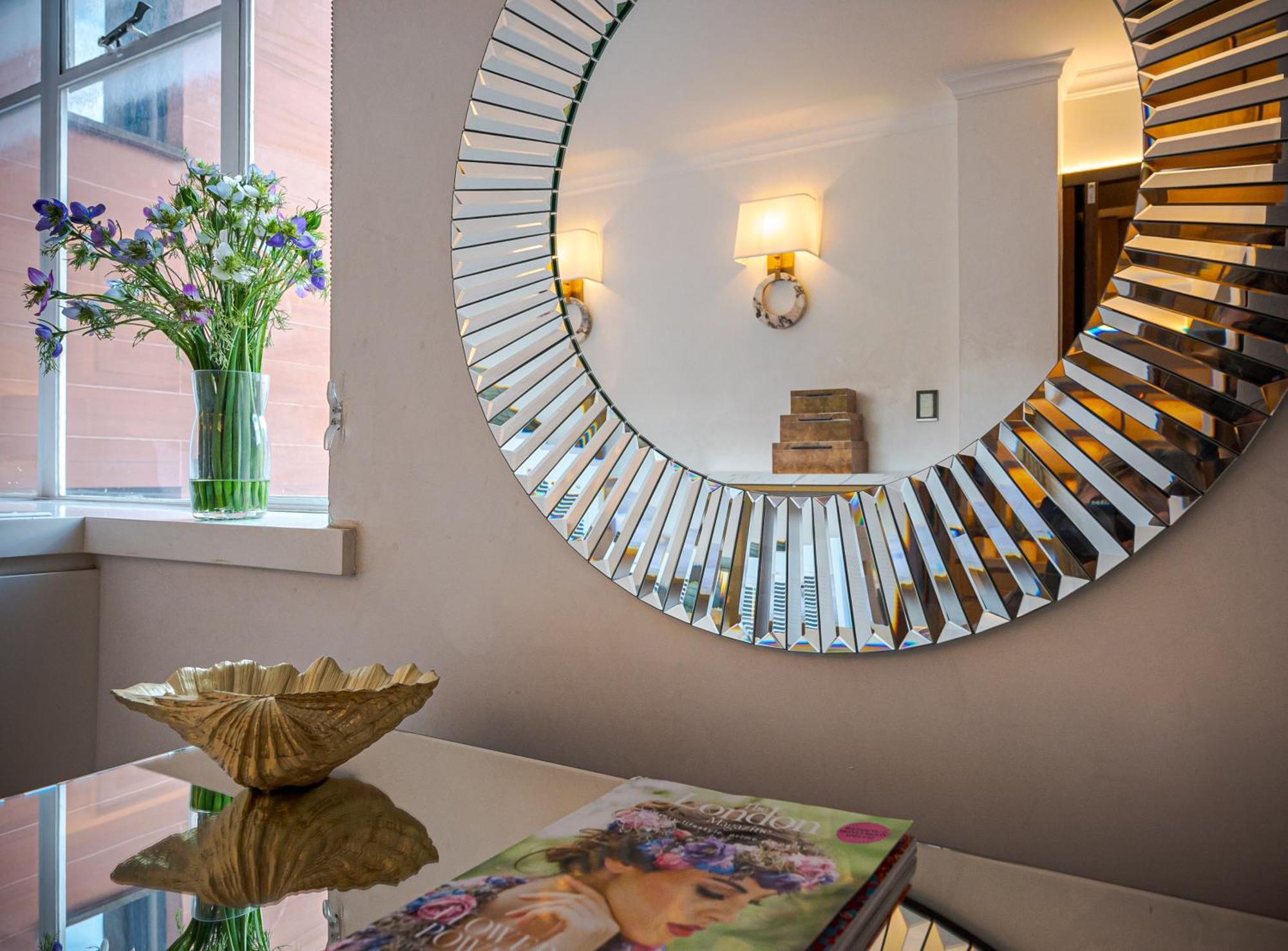 Modern Knightsbridge Apartment With Balcony Overlooking Harrods Prime Location Londra Esterno foto